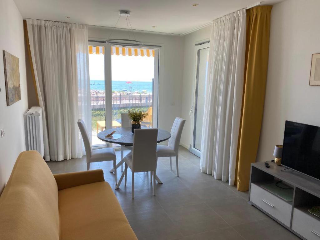 Nuovo Residence Serenissima Frontemare - Agenzia Cocal Caorle Exteriör bild
