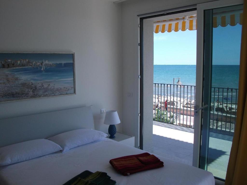 Nuovo Residence Serenissima Frontemare - Agenzia Cocal Caorle Exteriör bild